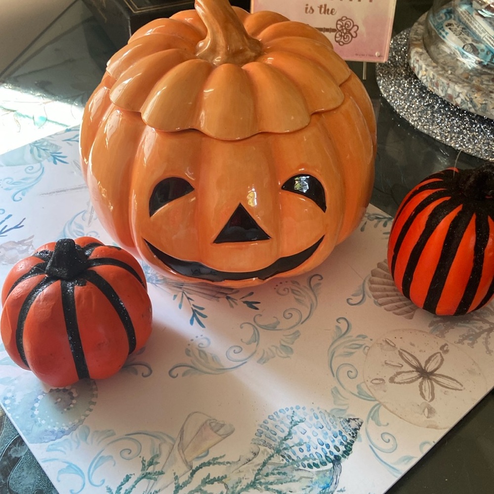 Vintage ceramic pumpkin & mini pumpkins
